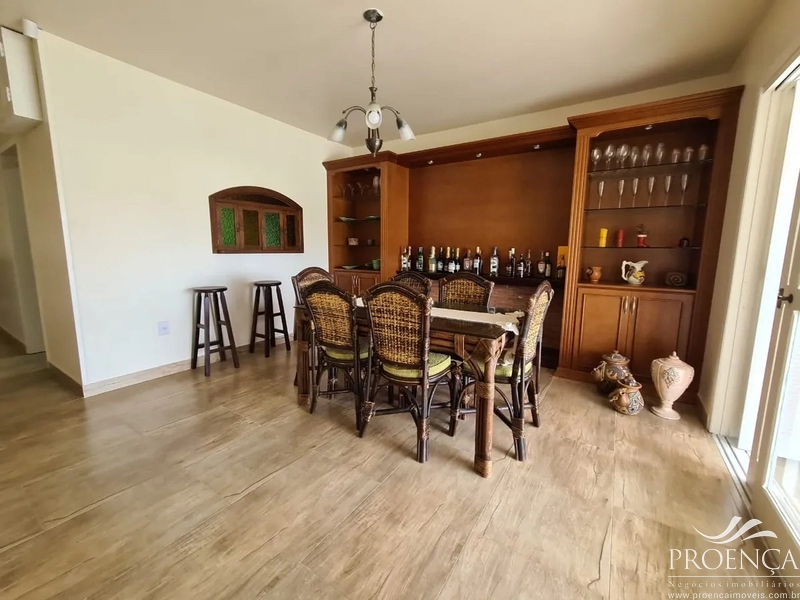 Casa fora de condomínio à venda no Centro de Xangri-Lá: 3ª foto da galeria de imagens do imóvel
