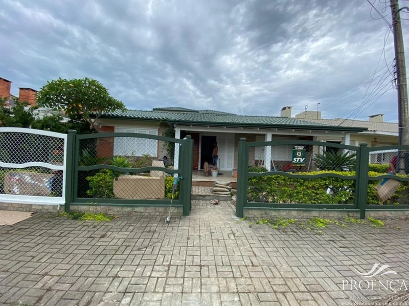Casa fora de condomínio à venda no Centro de Xangri-Lá: 1ª foto da galeria de imagens do imóvel