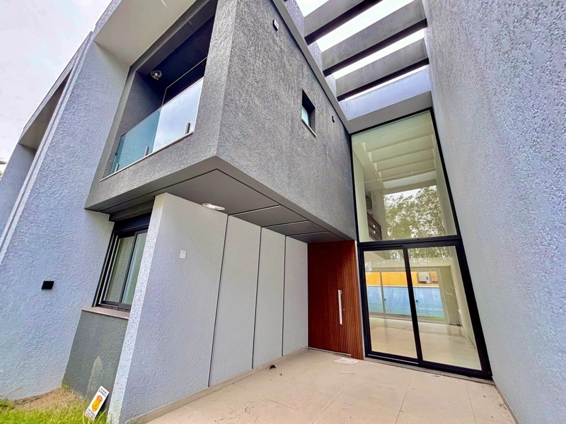 Sobrado novo em Xangrilá no Centro próximo ao mar: 2ª foto da galeria de imagens do imóvel