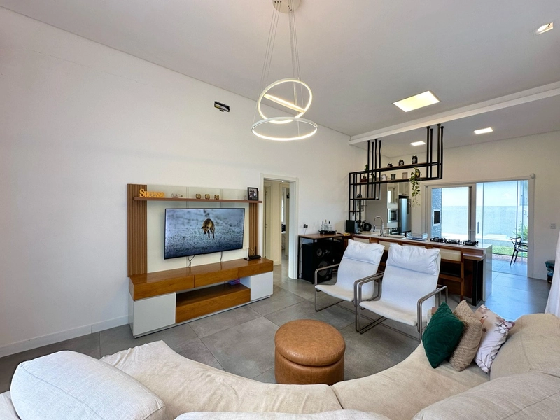 Casa 3 Dormitórios  com piscina: 16ª foto da galeria de imagens do imóvel