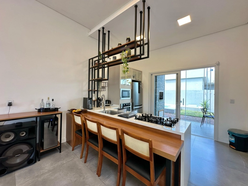 Casa 3 Dormitórios  com piscina: 1ª foto da galeria de imagens do imóvel