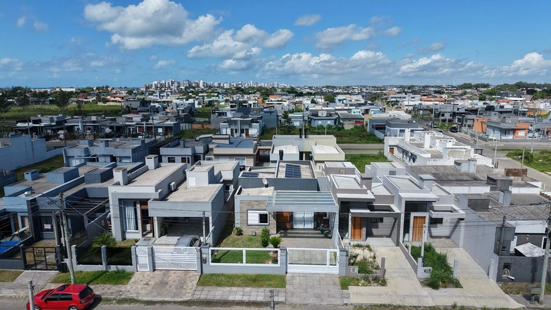 Casa 3 Dormitórios  com piscina: 12ª foto da galeria de imagens do imóvel
