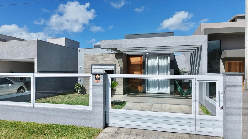 Casa 3 Dormitórios  com piscina: 26ª foto da galeria de imagens do imóvel