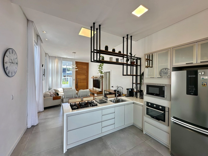 Casa 3 Dormitórios  com piscina: 10ª foto da galeria de imagens do imóvel