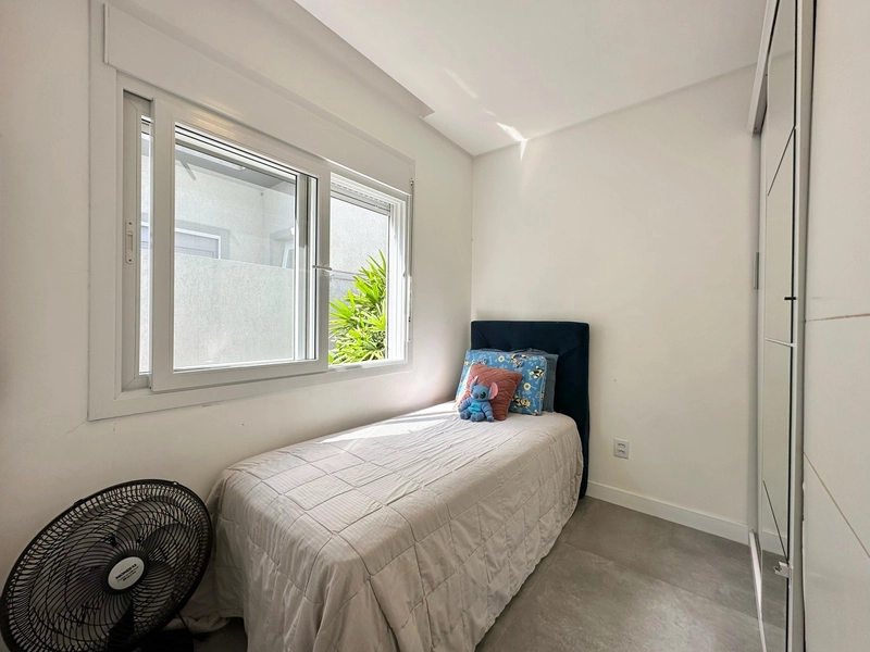 Casa 3 Dormitórios  com piscina: 13ª foto da galeria de imagens do imóvel