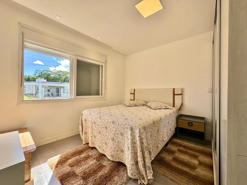 Casa 3 Dormitórios  com piscina: 19ª foto da galeria de imagens do imóvel