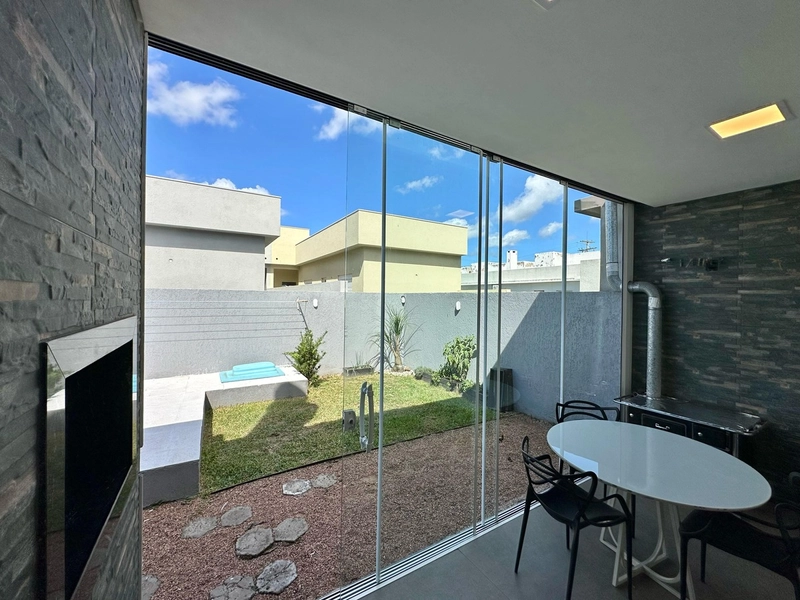 Casa 3 Dormitórios  com piscina: 8ª foto da galeria de imagens do imóvel