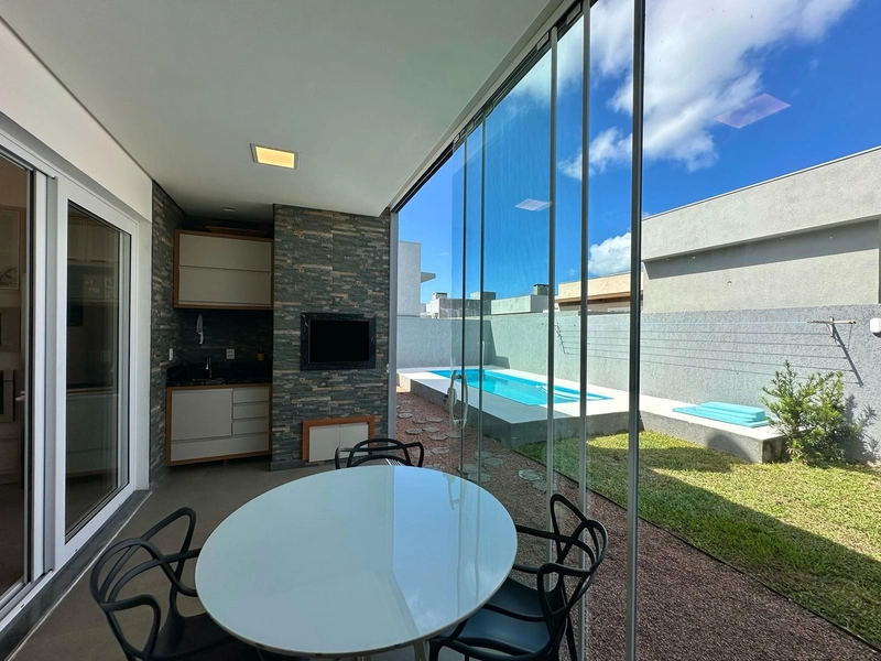 Casa 3 Dormitórios  com piscina: 15ª foto da galeria de imagens do imóvel