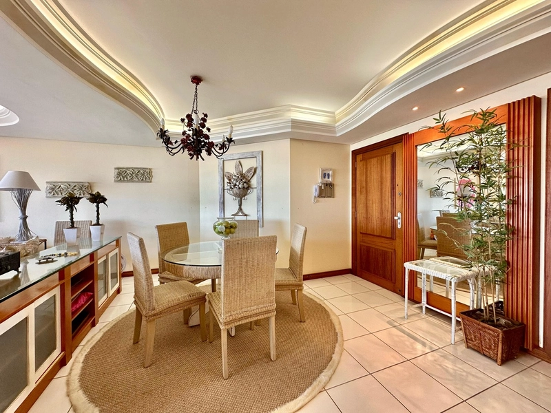 Apartamento de 04 dormitórios à beira mar: 2ª foto da galeria de imagens do imóvel