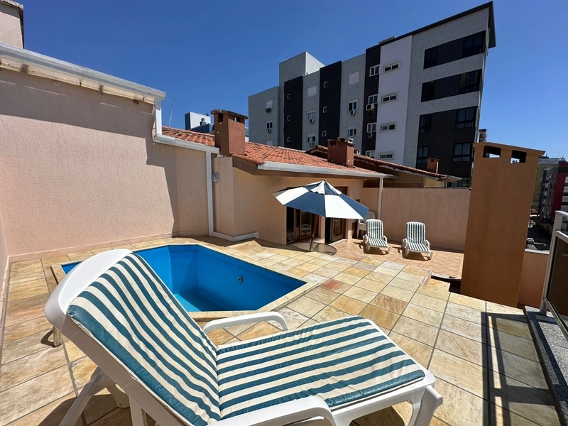 Cobertura 02 dormitórios com piscina no centro de Capão da Canoa.: 1ª foto da galeria de imagens do imóvel