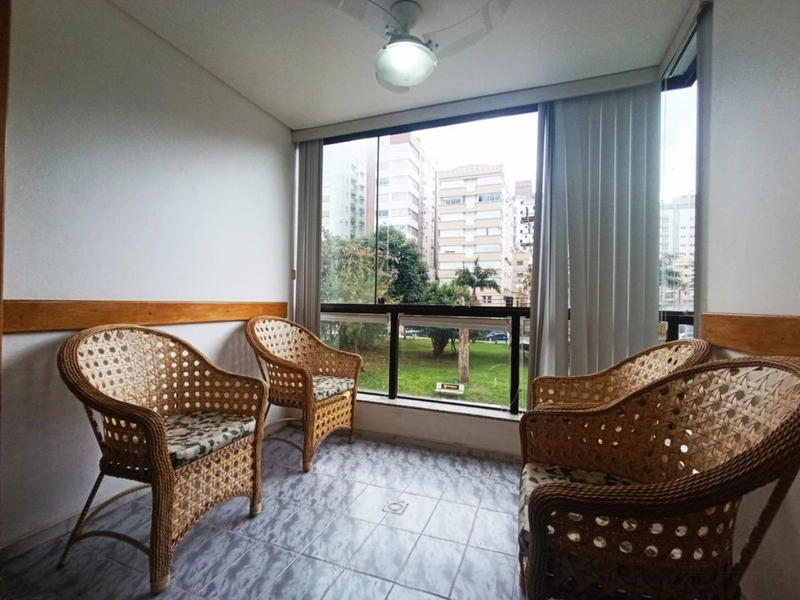 Apartamento de frente, com vista para Praça Flávio Boianovski!: 2ª foto da galeria de imagens do imóvel