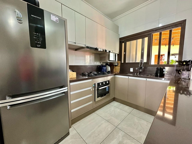 Casa à venda com 154m² 2 dormitórios 2 suítes 2 vagas Centro Xangrilá: 9ª foto da galeria de imagens do imóvel