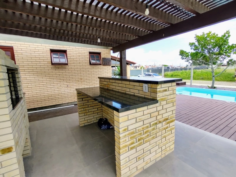 Casa 04 dormitórios  pé na areia, temporada em Capão da Canoa: 4ª foto da galeria de imagens do imóvel