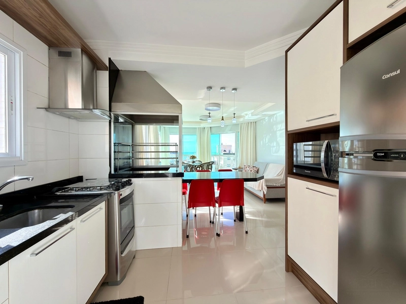 APARTAMENTO ESPAÇOSO,  ANDAR ALTO COM VISTA DO MAR: 6ª foto da galeria de imagens do imóvel