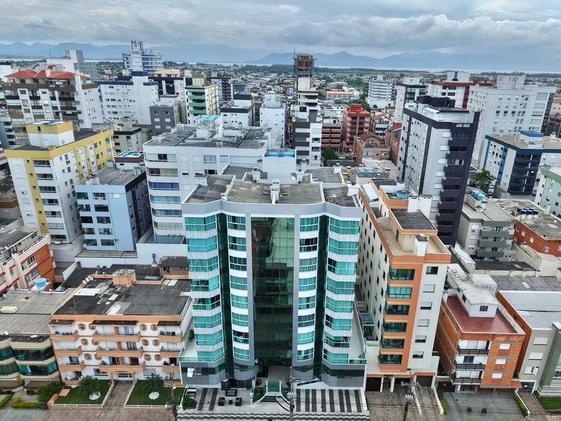 APARTAMENTO ESPAÇOSO,  ANDAR ALTO COM VISTA DO MAR: 17ª foto da galeria de imagens do imóvel