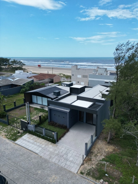 Casa exclusiva na Praia Noiva do Mar – Xangri-lá: 1ª foto da galeria de imagens do imóvel