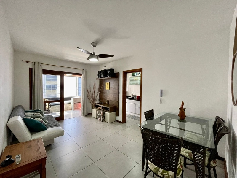 Apartamento 1 dormitório, de frente com sacada e churrasqueira!: 3ª foto da galeria de imagens do imóvel