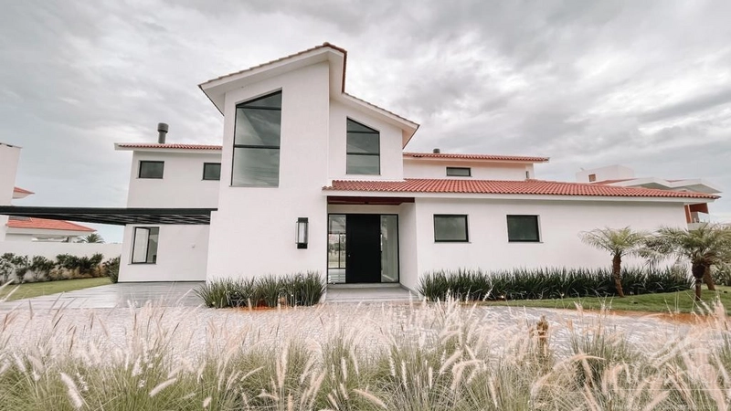 Casa a Venda4 suítes, 2 vagas no Condomínio Green Village.: 1ª foto da galeria de imagens do imóvel