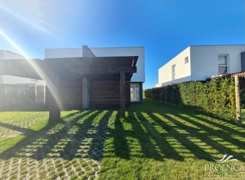 Casa em Condomínio fechado, One Houses em  Atlântida: 1ª foto da galeria de imagens do imóvel