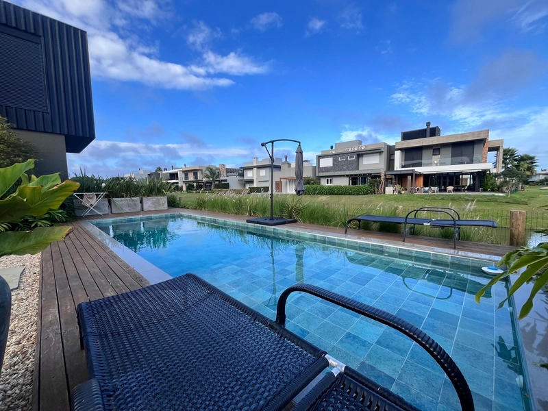 SOBRADO BEIRA DE LAGO CONDOMINIO FECHADO CAPÃO ILHAS RESORT: 4ª foto da galeria de imagens do imóvel