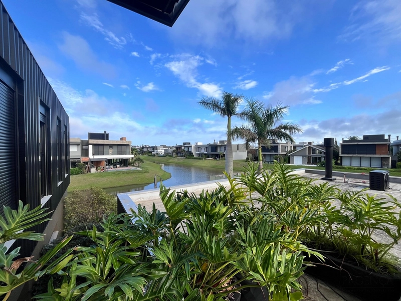 SOBRADO BEIRA DE LAGO CONDOMINIO FECHADO CAPÃO ILHAS RESORT: 15ª foto da galeria de imagens do imóvel