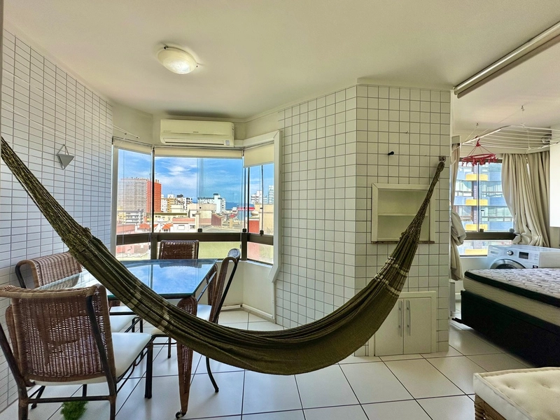Apartamento com sacada de frente de 1 dormitório: 15ª foto da galeria de imagens do imóvel