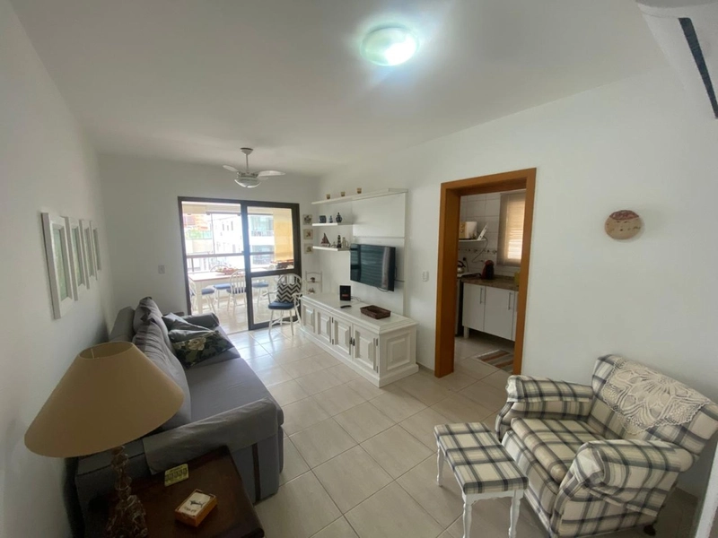 Apartamento 02 dormitórios com sacada de frente em zona nobre de Capão: 1ª foto da galeria de imagens do imóvel