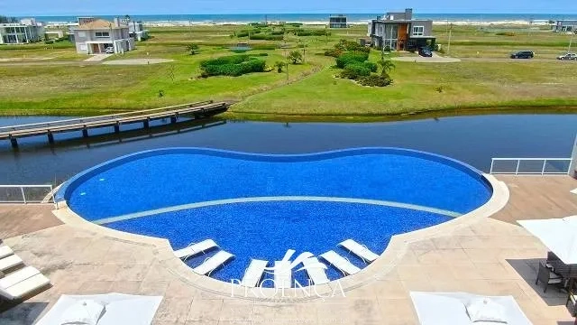 Oferta!! Lote beira Lago 453m² Condominio Costa Serna: 3ª foto da galeria de imagens do imóvel
