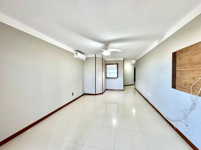 APARTAMENTO À VENDA COM VISTA ETERNA PARA O MAR: 3ª foto da galeria de imagens do imóvel
