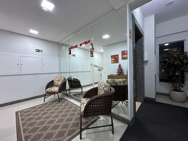 APARTAMENTO DE FRENTE - APENAS 1 QUADRAS DO MAR: 1ª foto da galeria de imagens do imóvel