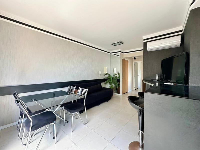 APARTAMENTO DE FRENTE - APENAS 1 QUADRAS DO MAR: 2ª foto da galeria de imagens do imóvel