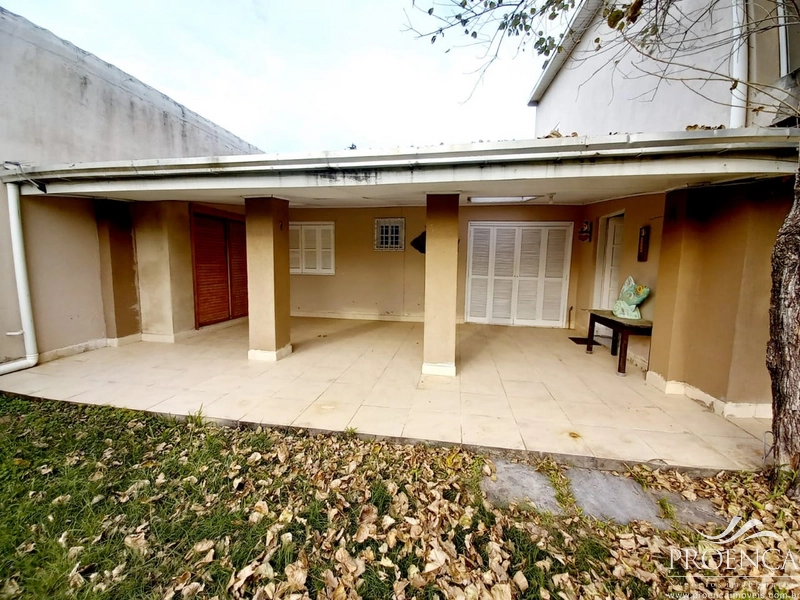 Duplex 4 dormitórios sendo 1 suíte, amplo pátio na frente: 1ª foto da galeria de imagens do imóvel