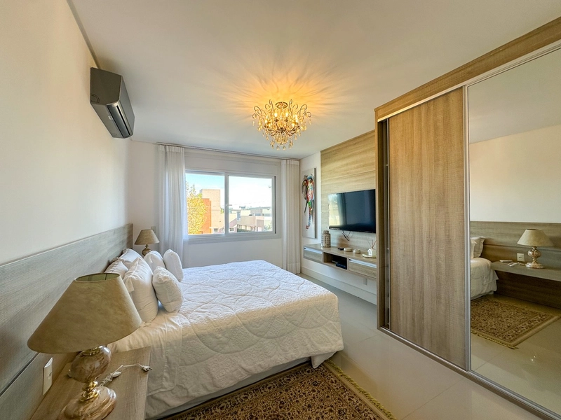 Lindo Sobrado Privativo Beira Lago no Condomínio Enseada: 2ª foto da galeria de imagens do imóvel