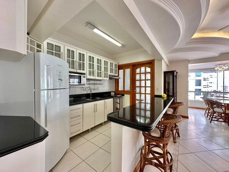 APARTAMENTO DE ESQUINA COM VISTA PARA O MAR!!!: 2ª foto da galeria de imagens do imóvel