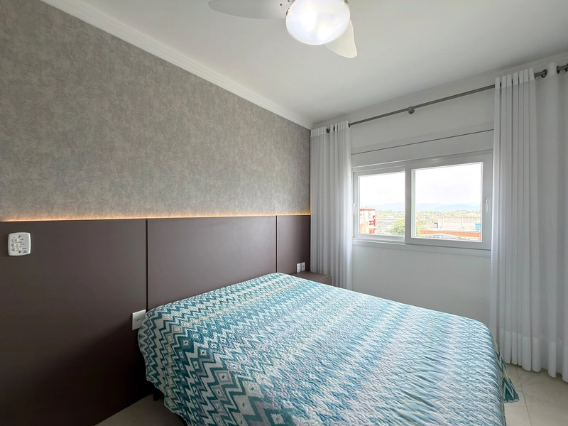APARTAMENTO À VENDA EM CAPÃO DA CANOA! MOBILIADO E DECORADO • TODO CLIMATIZADO • SACADA DE FRENTE: 26ª foto da galeria de imagens do imóvel