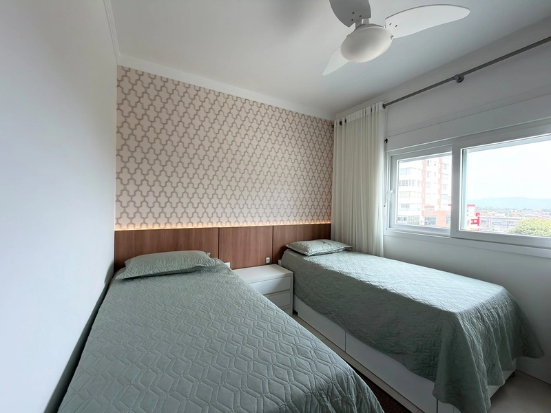 APARTAMENTO À VENDA EM CAPÃO DA CANOA! MOBILIADO E DECORADO • TODO CLIMATIZADO • SACADA DE FRENTE: 22ª foto da galeria de imagens do imóvel
