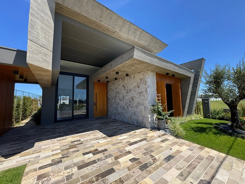 Casa com projeto único em excelente localização, no Condomínio Amare. : 3ª foto da galeria de imagens do imóvel