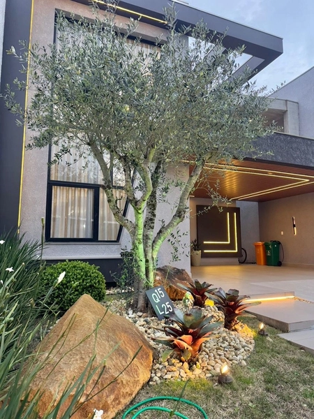 Sobrado com excelente padrão construtivo à venda no Condomínio.: 2ª foto da galeria de imagens do imóvel