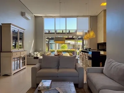 Linda casa térrea com vista para o lago no Condomínio Enseada.: 3ª foto da galeria de imagens do imóvel