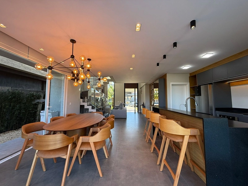 Sobrado beira lago, com projeto único, mobilada e decorado.: 3ª foto da galeria de imagens do imóvel