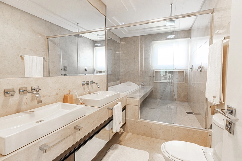 Mansão com 02 terrenos na beira do lago no condomínio Enseada: 42ª foto da galeria de imagens do imóvel