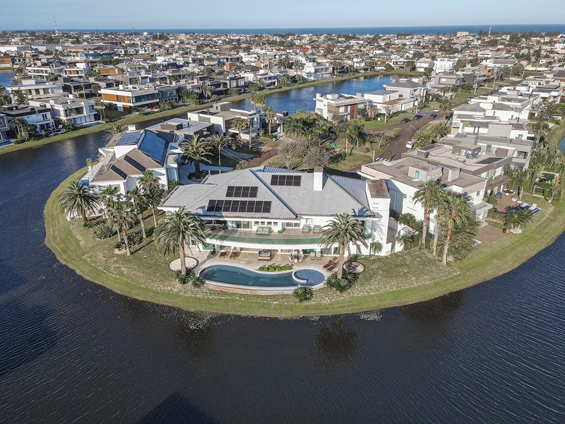 Mansão com 02 terrenos na beira do lago no condomínio Enseada: 46ª foto da galeria de imagens do imóvel