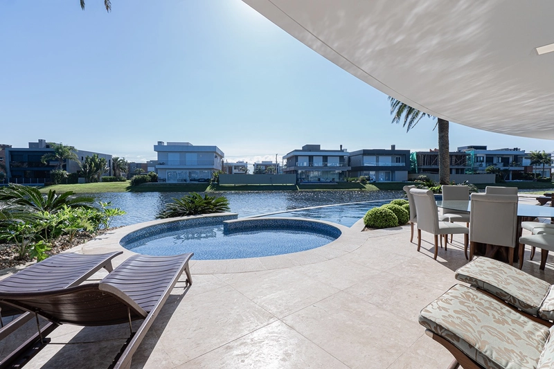 Mansão com 02 terrenos na beira do lago no condomínio Enseada: 25ª foto da galeria de imagens do imóvel