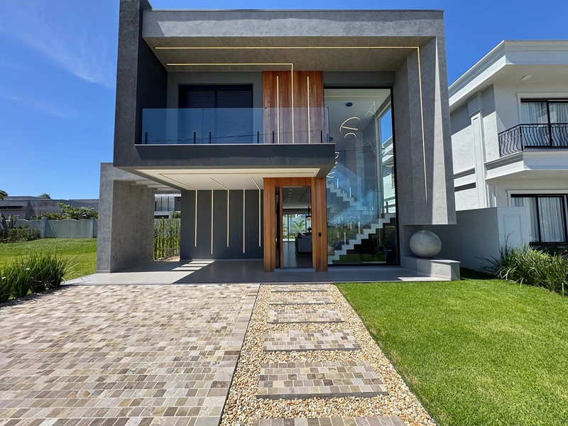 Sobrado de projeto diferenciado, com altíssimo padrão construtivo. : 1ª foto da galeria de imagens do imóvel