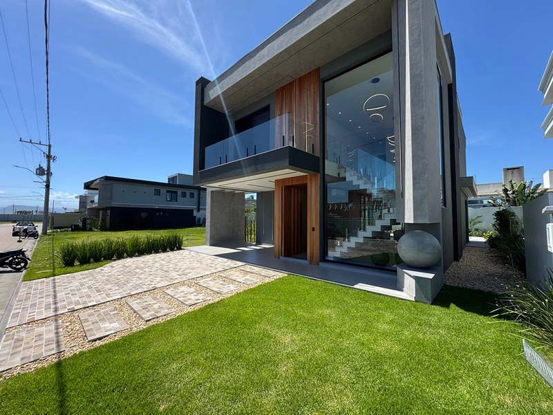 Sobrado de projeto diferenciado, com altíssimo padrão construtivo. : 2ª foto da galeria de imagens do imóvel