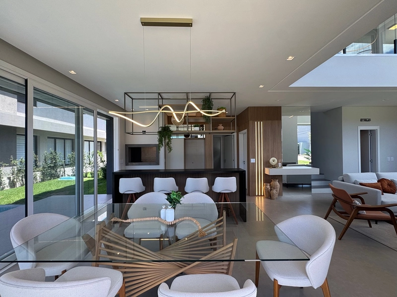 Sobrado com arquitetura uníca, condomínio no centro de Xangri-Lá: 7ª foto da galeria de imagens do imóvel