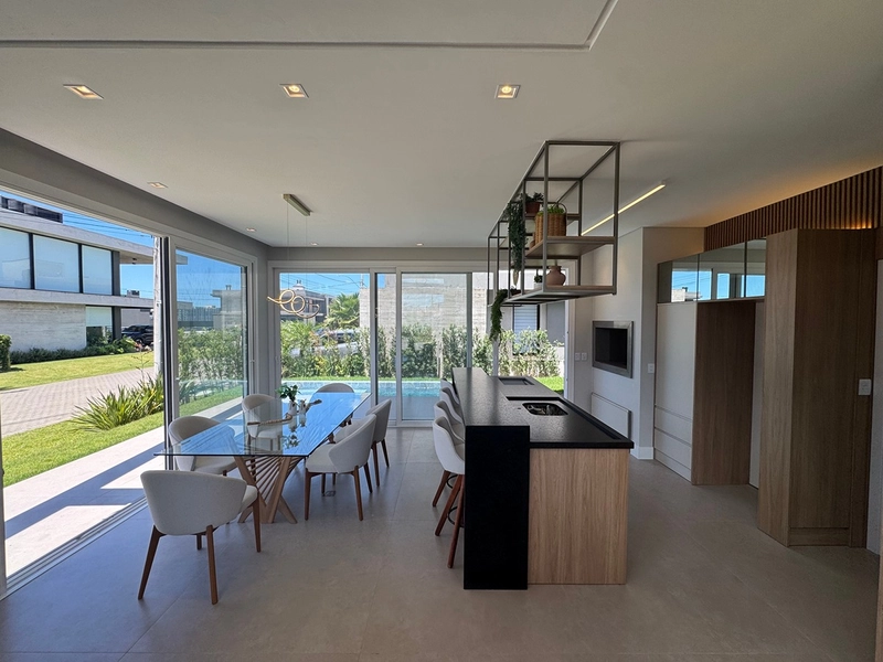 Sobrado com arquitetura uníca, condomínio no centro de Xangri-Lá: 5ª foto da galeria de imagens do imóvel