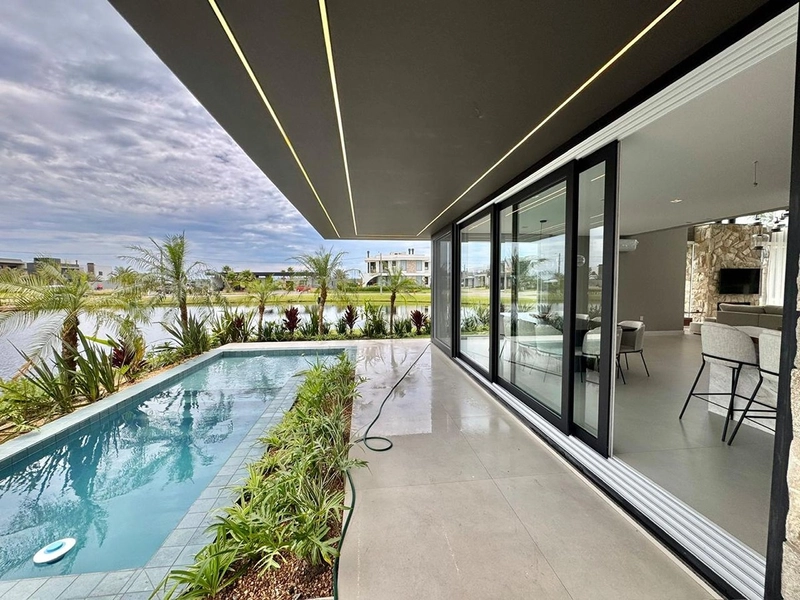 Sobrado com alto padrão construtivo, mobilado e decorado, na Beira do Lago. : 3ª foto da galeria de imagens do imóvel