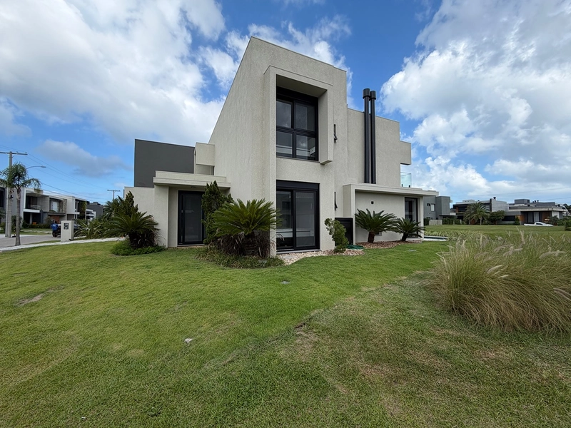 Sobrado à venda no Condomínio Sunset, condomínio fechado localizado no Remanso de Xangri-Lá.: 2ª foto da galeria de imagens do imóvel