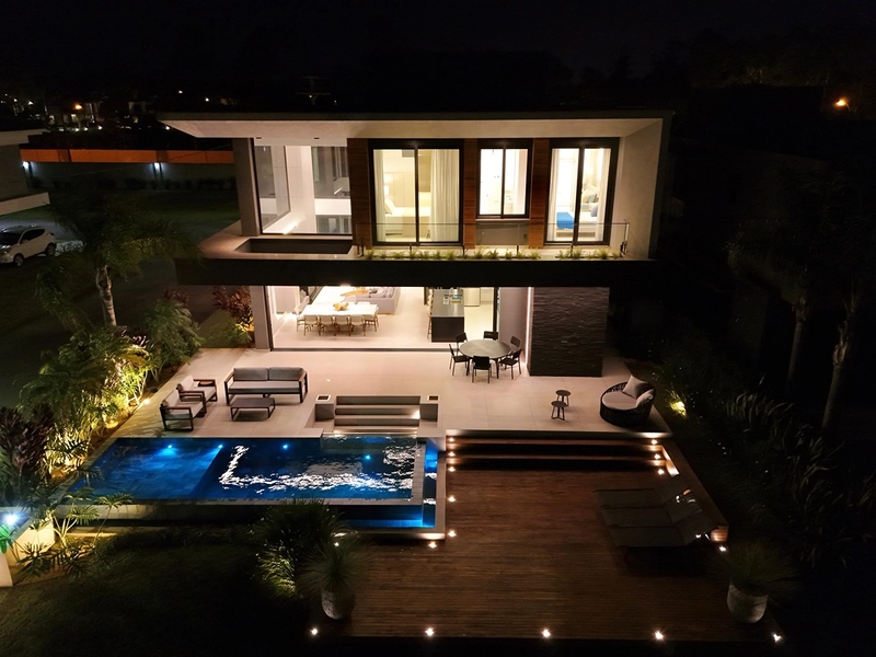 Sobrado padrão AAA beira lago de esquina no condomínio Malibu, condomínio fechado próximo a divisa com Atlântida em Xangri-Lá.: 28ª foto da galeria de imagens do imóvel